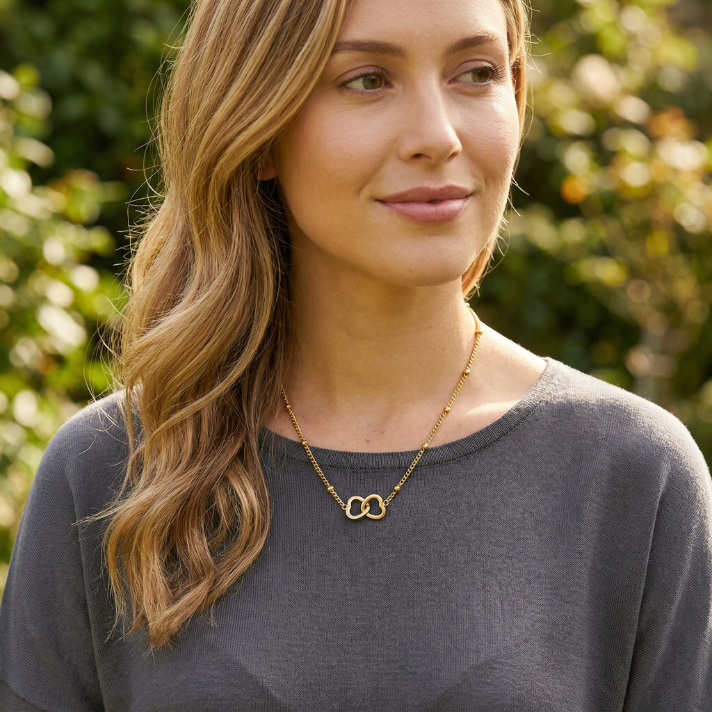 Amour Necklace